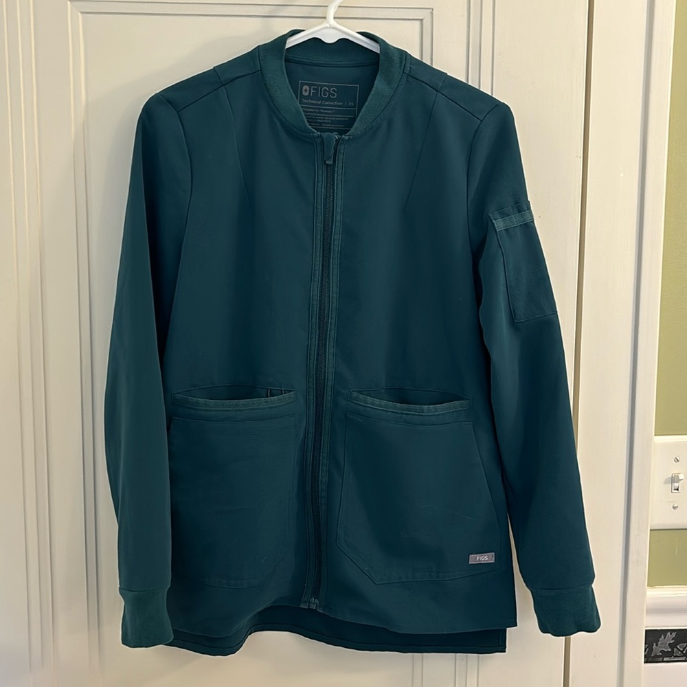 Used Women’s Figs Bellery scrub jacket, Limited Edition deep reef- size XS
